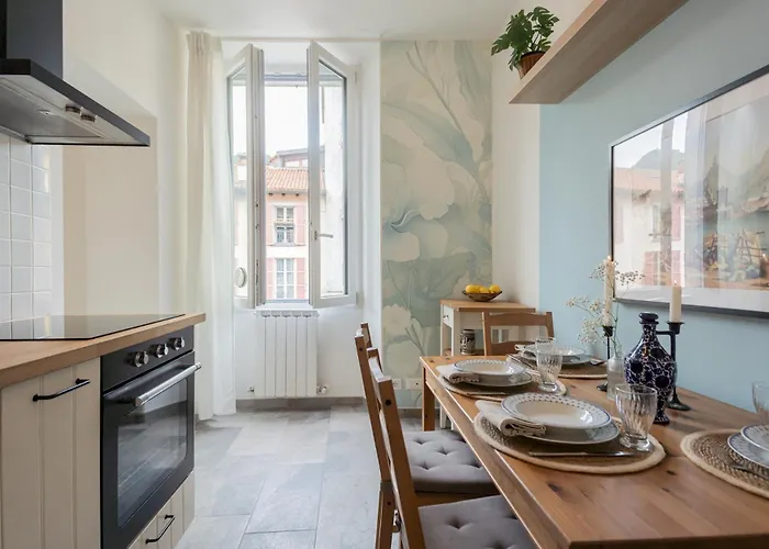 Old Court Hideaway By Rent Apartment