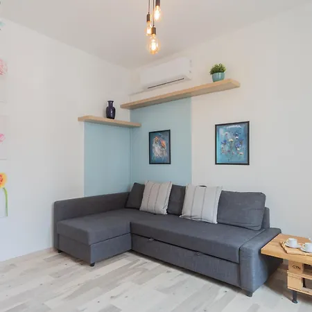 Old Court Hideaway By Rent Apartment Como