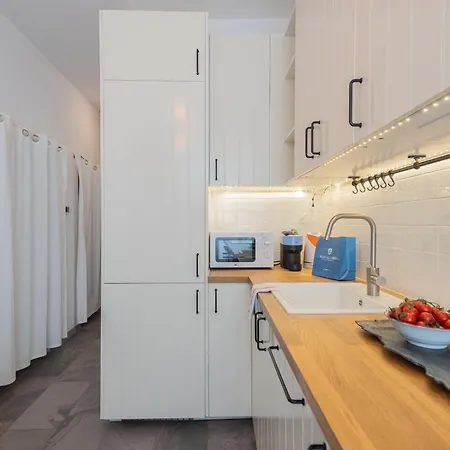 Old Court Hideaway By Rent Como