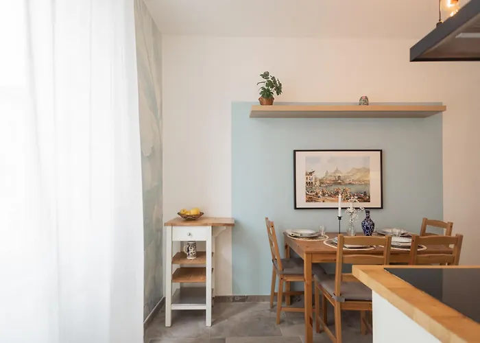 Old Court Hideaway By Rent *