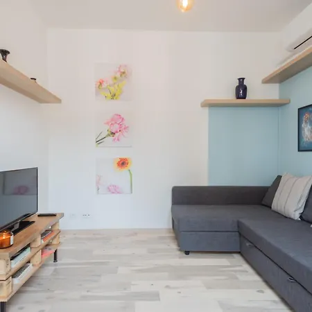 Apartment Old Court Hideaway By Rent Como