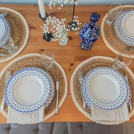 Old Court Hideaway By Rent Apartment