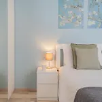 Апартаменты Old Court Hideaway By Rent *
